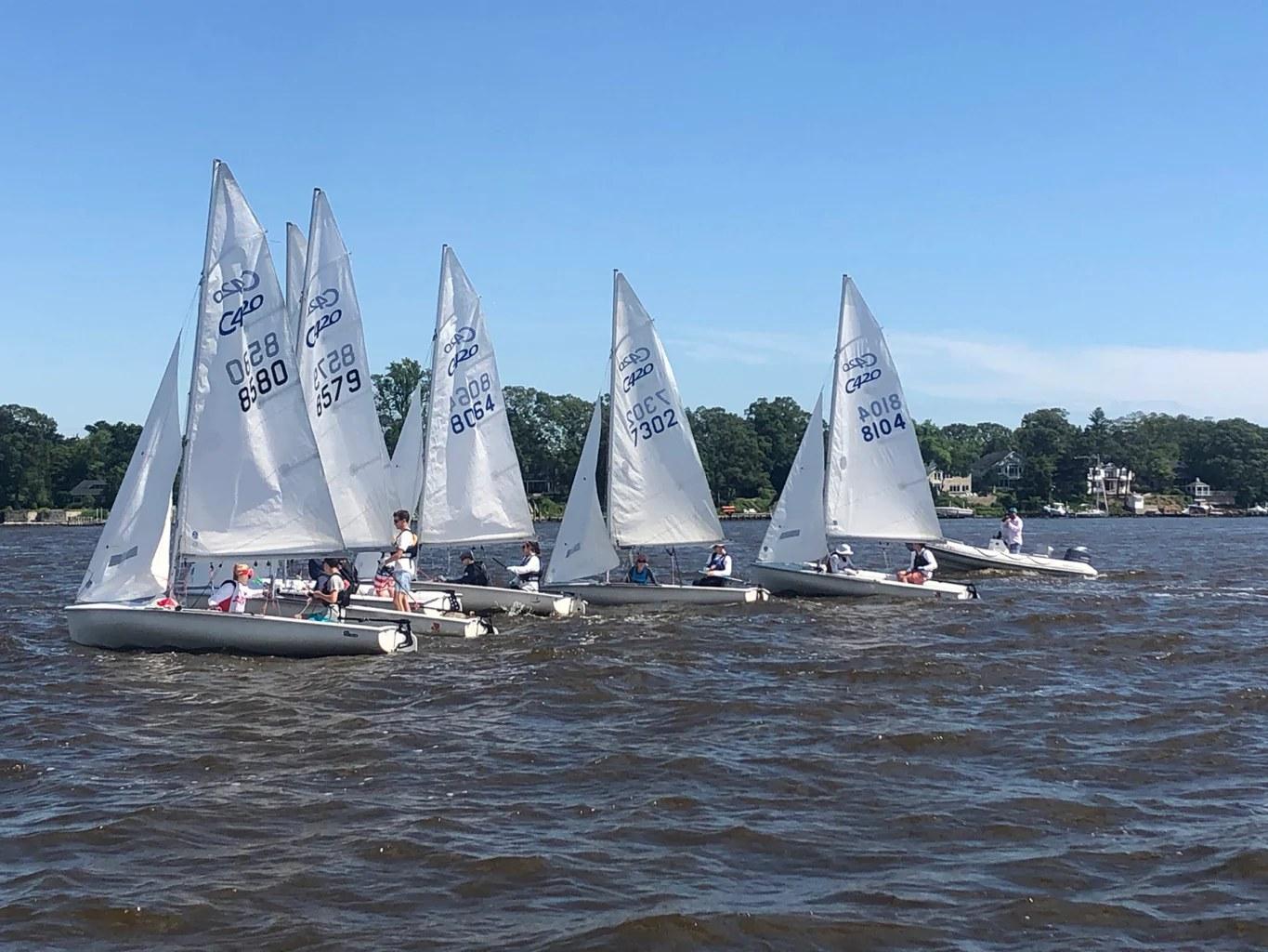 Club 420 fleet racing in close quarters
