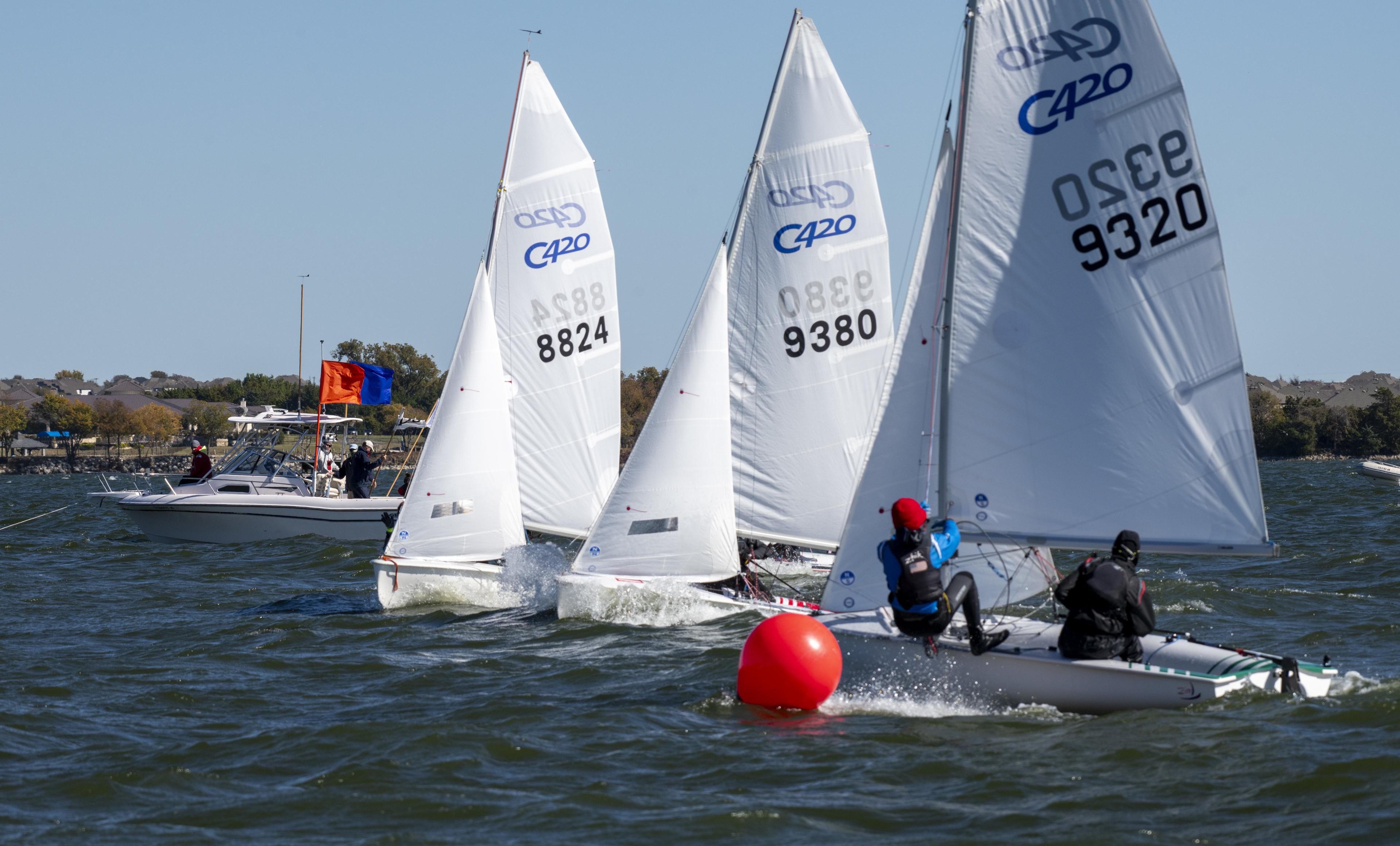 Club 420 fleet racing with race committee boat on Lake Ray Hubbard